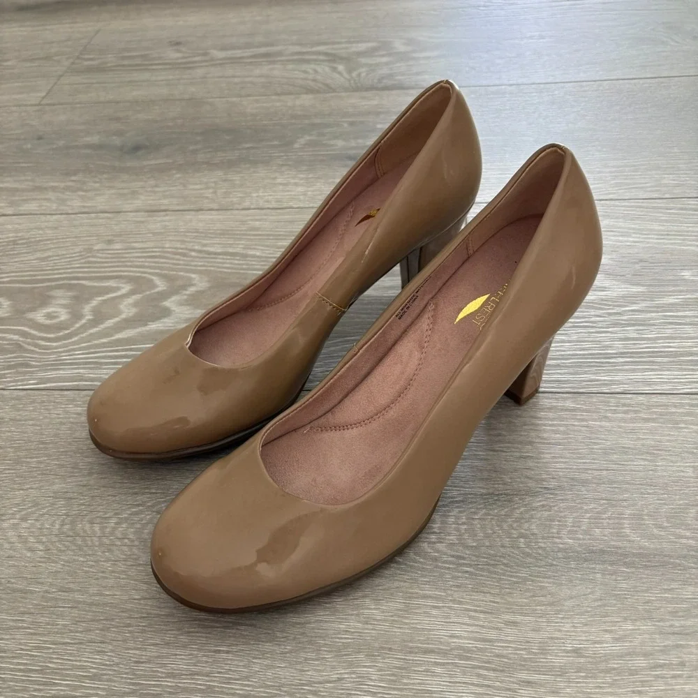 NEW Aerosoles Womens‎ Beige Tan Patent Leather Major Role Dress Pump Heels 10.5M